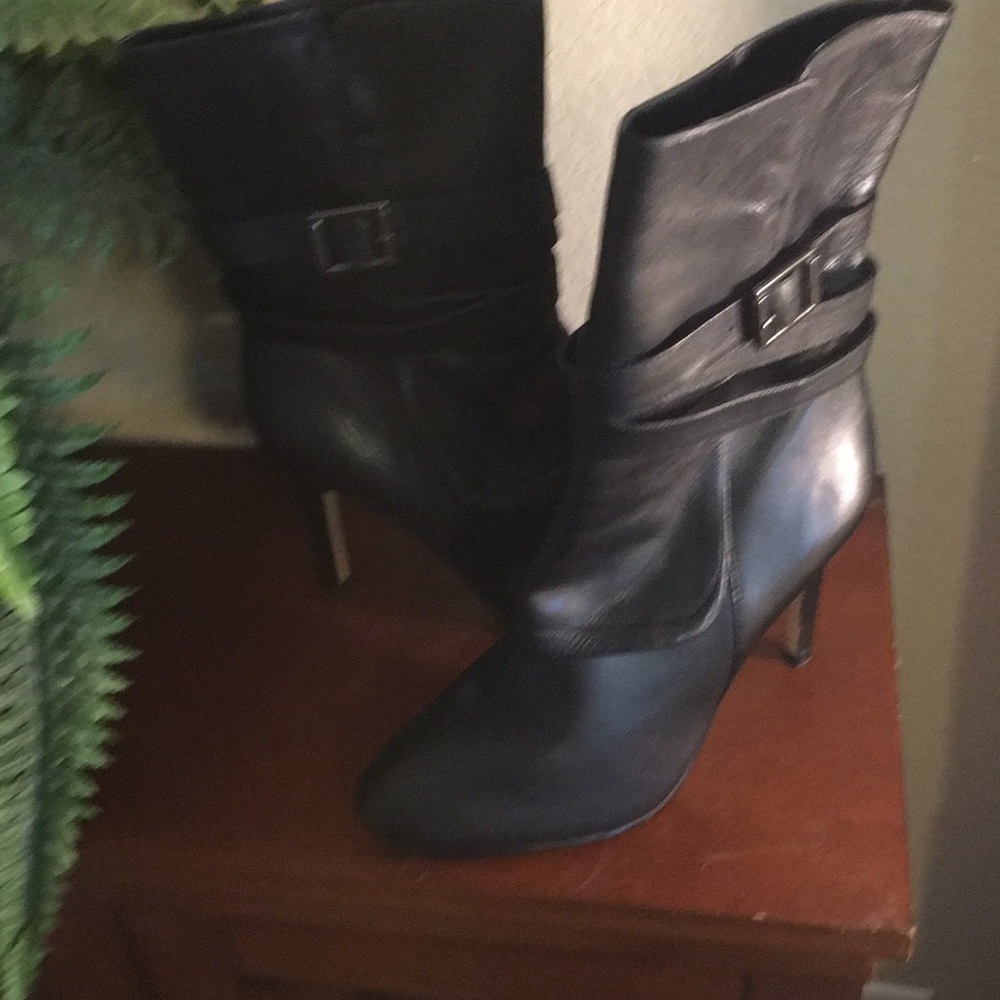 Black leather women’s boots never worn NWOT
